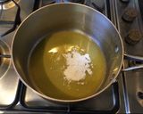 A picture of step 2 of White Sauce (béchamel sauce).