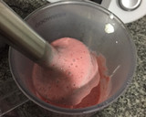 Foto del paso 1 de la receta: Merienda: yogur con fresa y plátano BLW mixto