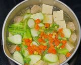 Foto langkah ke 2 dari resep Sop Oyong Bakso Tahu.