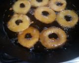 A picture of step 4 of Donut pakoray.