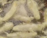 A picture of step 5 of Daal chawal aur keri k pakorey.