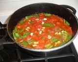 Foto del paso 7 de la receta: Coca salada de tomate atún y huevo