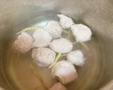 Hình bước làm 2 của món Canh Cải Xanh Nấu Mọc