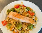 Foto del paso 5 de la receta: Wok de verduras con salmón