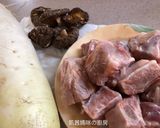 A picture of step 1 of Scallop, Pork Rib, and Daikon Soup.
