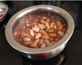 A picture of step 1 of Rajma Masala Curry.