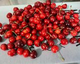 Une image de l'étape 1 de Compote de cerises au thym et citron.