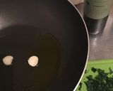 Foto del paso 3 de la receta: Fideos con hongos, oliva y nueces