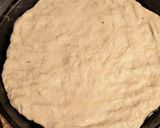 Foto del paso 1 de la receta: Pizza batida de muzzarella a la fugazzeta con provenzal y reggianito 🙌🏻😋