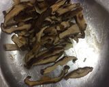 รูปขั้นตอนการทำที่ 1 ของ ข้าวต้มทรงเครื่อง (หมูสับ เต้าหู้ เห็ดหอม กุ้งแห้ง)