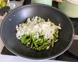 Foto del paso 3 de la receta: Curry thai rojo con pollo y verduras