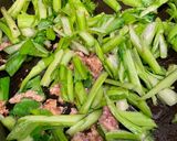 Hình bước làm 1 của món Cải xanh xào thịt nạc