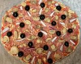 Foto del paso 9 de la receta: Pizza de jamón serrano con aceitunas negras