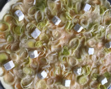 Foto del paso 4 de la receta: Pastel de puerros, huevos y quesos feta y mozzarella