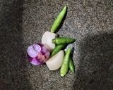 Gambar langkah 1 resipi Nasi Impit Goreng Telur.