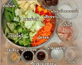 รูปขั้นตอนการทำที่ 1 ของ ผัดผักรวมไก่