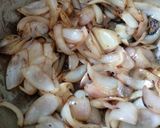 A picture of step 1 of Sukha Chicken Malwani Touch.