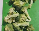 A picture of step 1 of Buttered Broccoli.