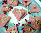 हार्ट शेप ब्रेड कोकोनट बर्फी (heart shape bread coconut barfi recipe in Hindi) रेसिपी चरण 3 फोटो