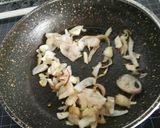 Foto del paso 2 de la receta: Filete de pechuga de pavo a la plancha con salsa de manzana