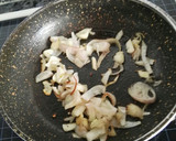 Foto del paso 2 de la receta: Filete de pechuga de pavo a la plancha con salsa de manzana