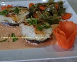 Foto del paso 4 de la receta Merluza a la plancha con salsa de ajo y pimentón con verdurítas al vapor