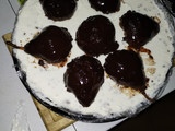 Cheesecake de peras al borgoña y cascaritas de pomelo