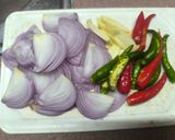 Gambar langkah 3 resipi Ikan Sardin Masak Sambal dengan Ubi Kentang.