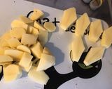 Une image de l'étape 1 de Cercueils de pommes de terre d'Halloween sur lit de purée de carottes.
