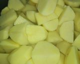 A picture of step 1 of Mashed potatoes with minced meat stew.