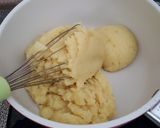 Foto langkah ke 2 dari resep Craquelin choux puff.