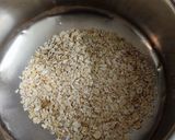 A picture of step 1 of Oats Sharbat.