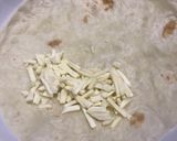 Foto langkah ke 4 dari resep Chicken Tortilla Wraps (Frozen).