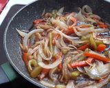 Foto del paso 3 de la receta: Escalopines de solomillo al ajillo con verduras a la soja