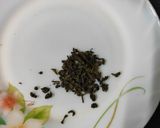 A picture of step 2 of Kashmiri kahwa.