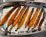 Une image de l'étape 13 de Carottes fanes confites au miel sauce ricotta, skyr et coriandre.