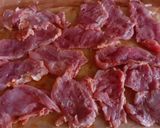 Rántott sertésszűz sajtos kagylótésztával és karamellizált almakarikákkal recept fázis 1 fotója