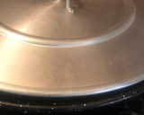 Foto del paso 12 de la receta: Arroz en paella,de pollo, ajos tiernos y habas, de la iaia Teresa