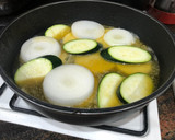 Foto del paso 5 de la receta: Contramuslos de Pollo al horno con verduras