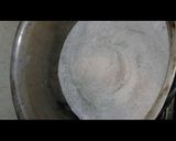 A picture of step 8 of Australian cake.. chocalate toping on vanilla cake.