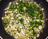 Foto del paso 1 de la receta: Arroz con salmonetes y alcachofas