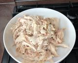 A picture of step 2 of Shredded chicken curry.