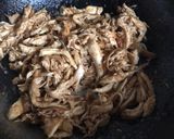 Foto langkah ke 3 dari resep Ayam Suwir Pedas Manis.