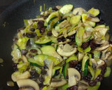 Foto del paso 3 de la receta: Empanada de espinacas con bacalao