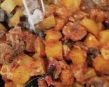 Foto langkah ke 4 dari resep Sambal Kentang Goreng & Cincang Daging Kambing.
