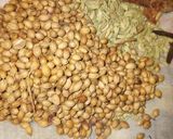 A picture of step 2 of Matar Mushroom pulao.