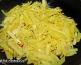 A picture of step 3 of Mulo Aloo Bhaja.