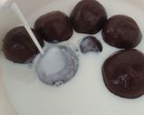 Foto langkah ke 5 dari resep Es Susu Bola Bola Ketan Cokelat.