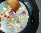 Foto langkah ke 3 dari resep Mi goreng pipih.