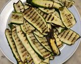 Foto del passaggio 3 della ricetta Insalata di pollo e zucchine in salsa tonnata antica
